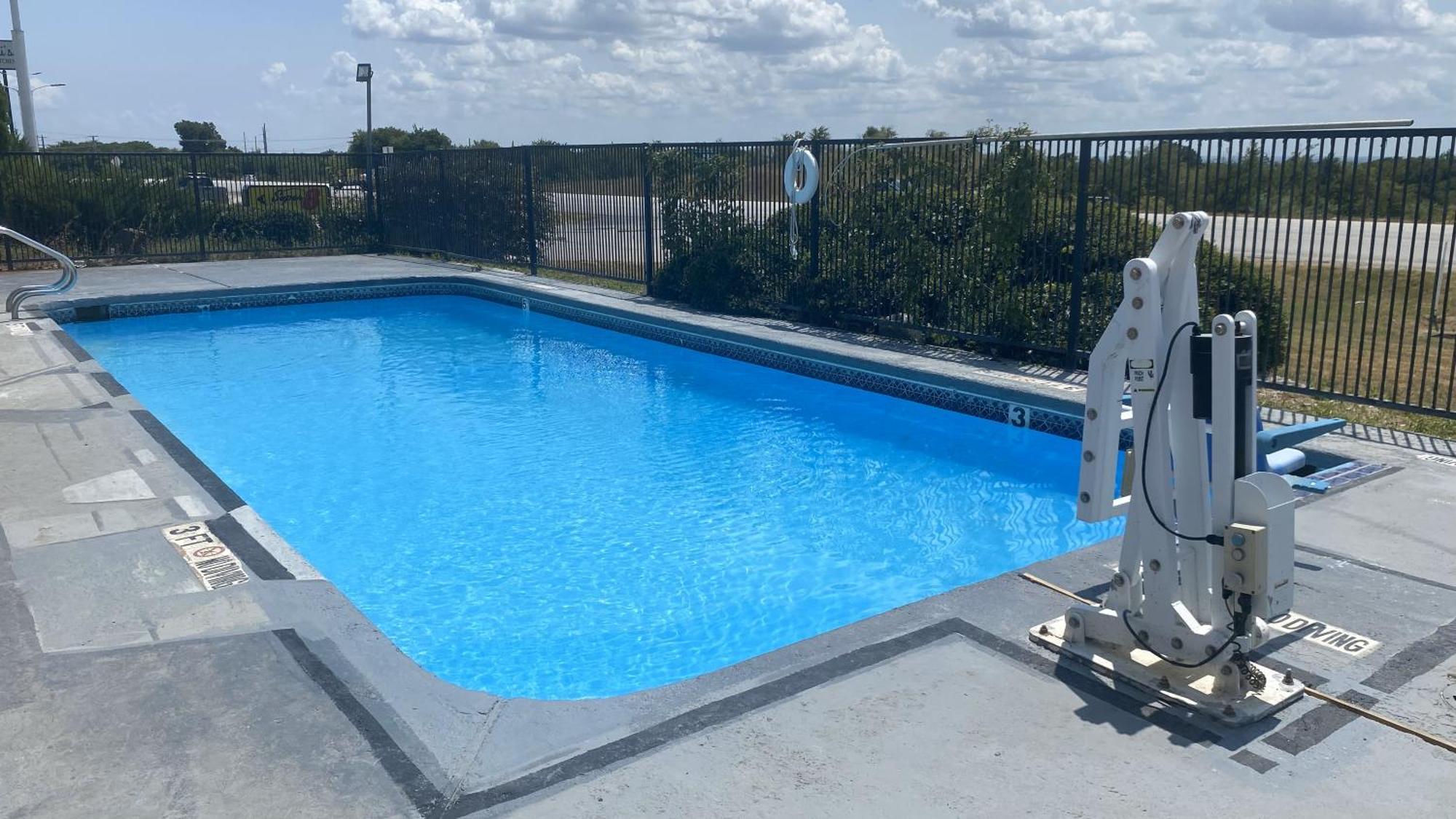 Super 8 By Wyndham Decatur Texas Hotel Exterior photo