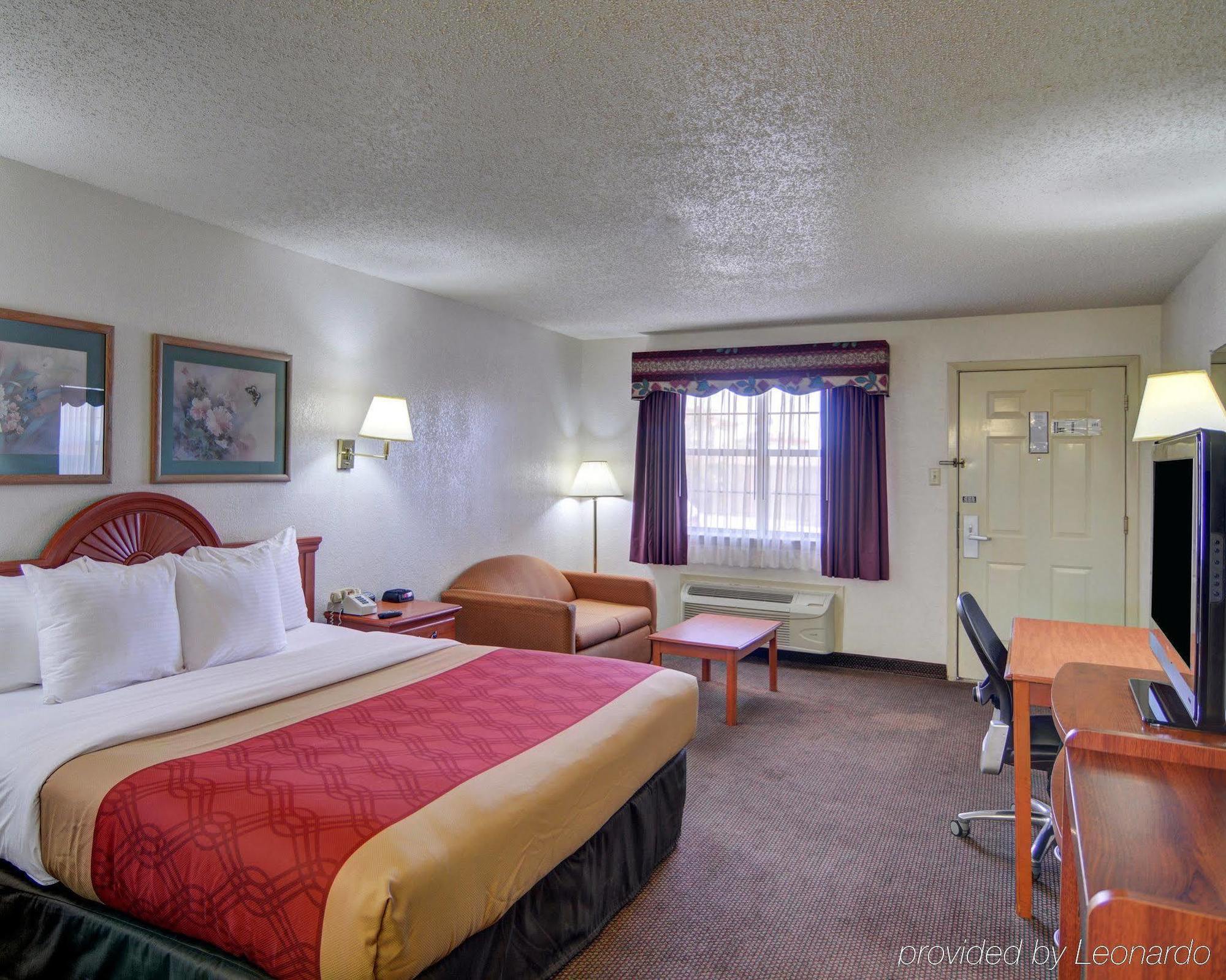 Super 8 By Wyndham Decatur Texas Hotel Exterior photo